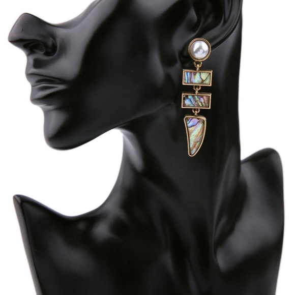 Tara| shell drop earrings - Picture 2 of 5